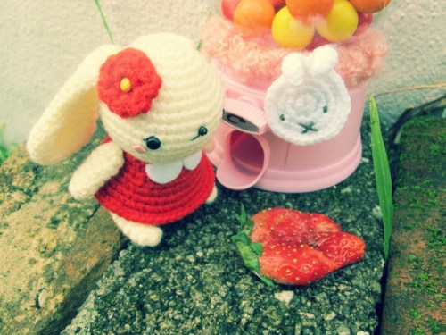 red bunny amigurumei crochet strawberry miffy