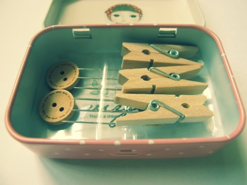 wooden pegs buttons self-threading needle zakka sewing kit