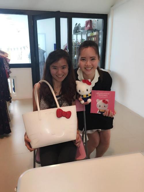 And we have the first visitor of the day, Shanny, from Malaysia! I was a bit taken aback when Shanny said she is currently using a picture I took in Hello Kitty Crochet as her desktop wallpaper :') Thank you Shanny for making my day! And I love the Hello Kitty bag!